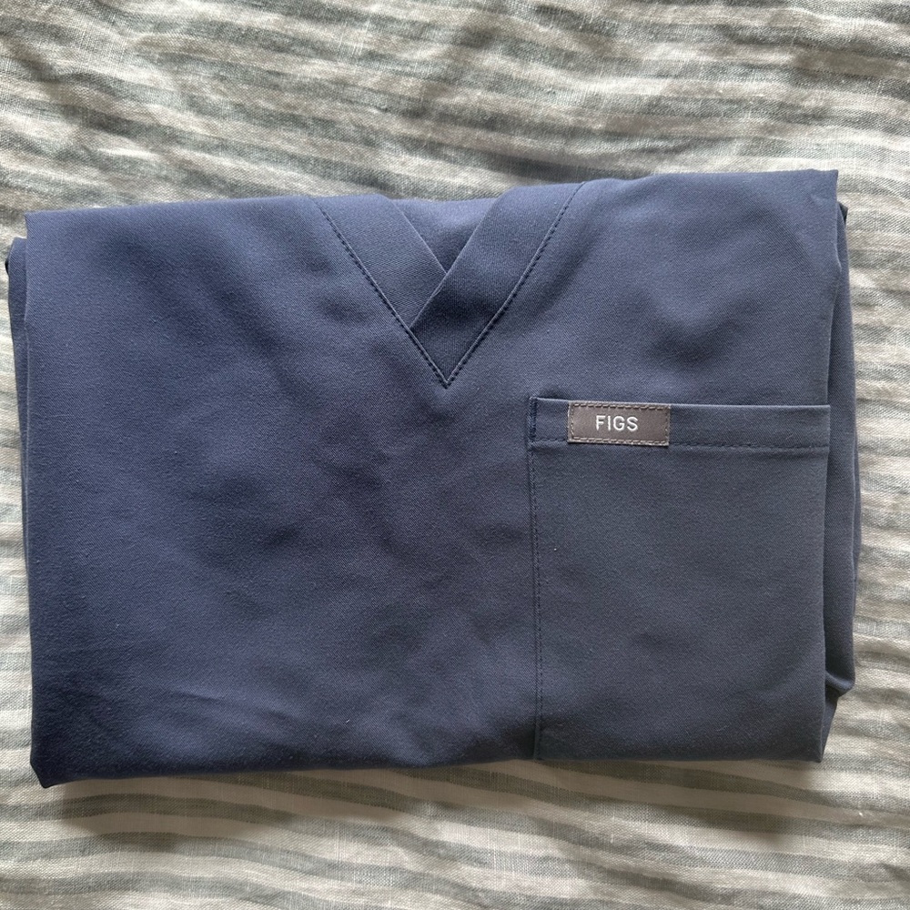 Figs catarina scrub top in space navy